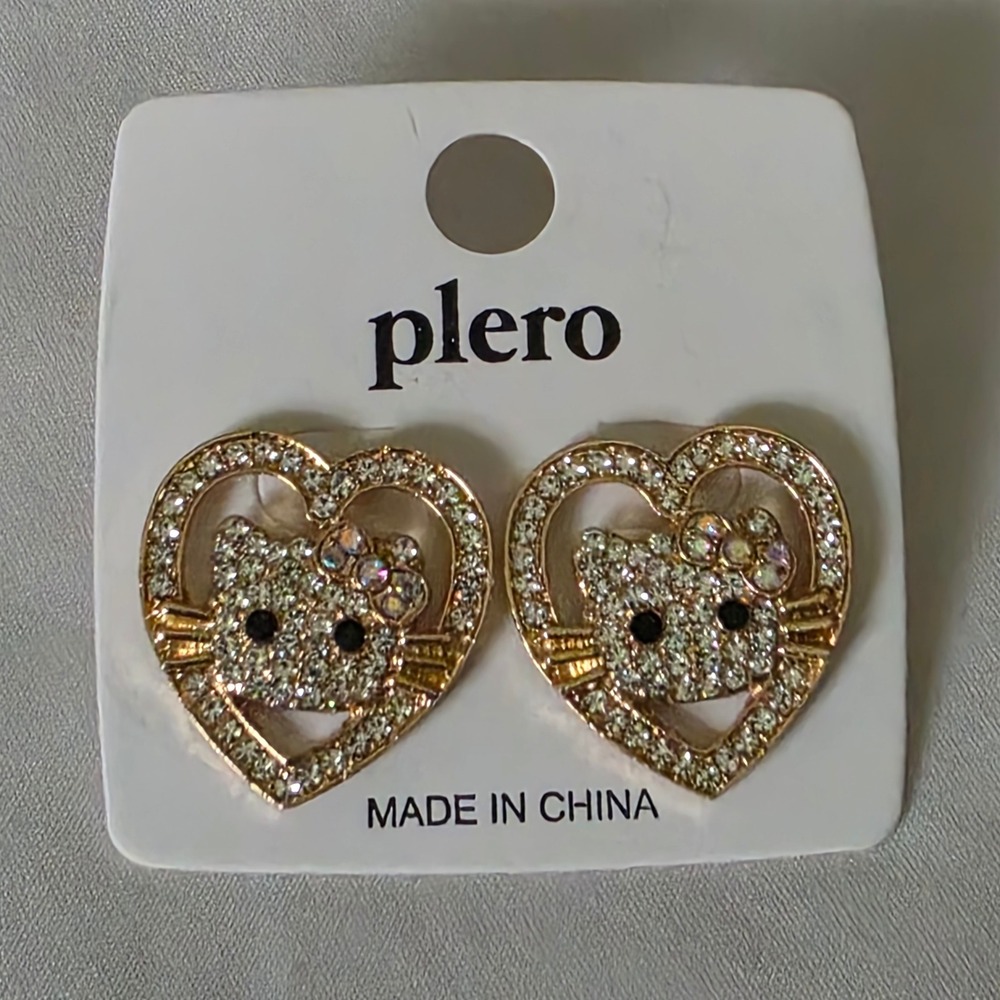 New Hello Kitty Plero Gold Tone Rhinestone Heart Stud Earrings Pavé Crystal